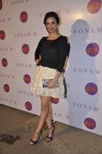 Evelyn Sharma at designer Sonam M store in Lower Parel, Mumbai on 27th Feb 2013 (11).JPG